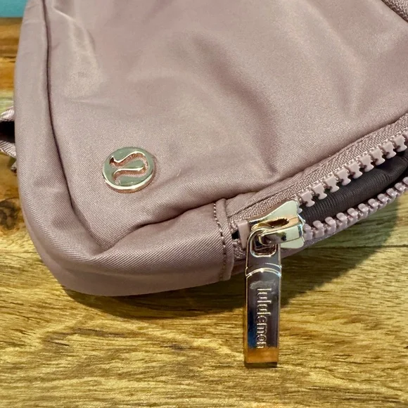 Lululemon Everywhere Belt Bag 1L in Spiced Chai/Magenta Smoke/Pink Haze - Picture 5 of 9